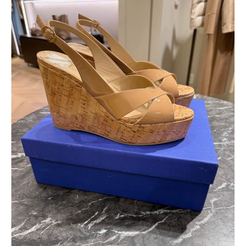 $500‎ STUART WEITZMAN Riveria patent-leather wedge slingback sandals 10